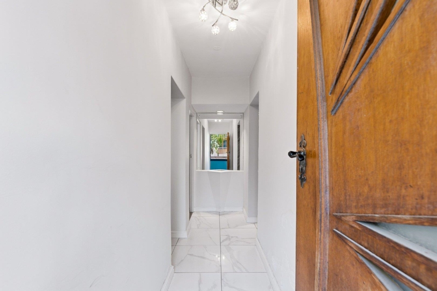 2 Bedroom Property for Sale in Sea Point Western Cape